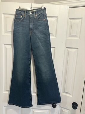 LEVI’S Ribcage Bell Womens Jeans Size 24 In Medium to Dark Indigo Wash